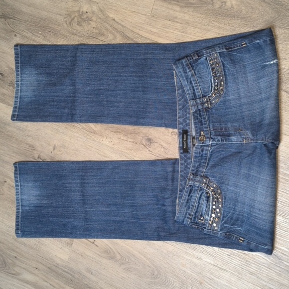 White House Black Market Denim - sac974👖WHBM Low Rise Boot Leg Size 6 w/ 32" Inseam Jeans